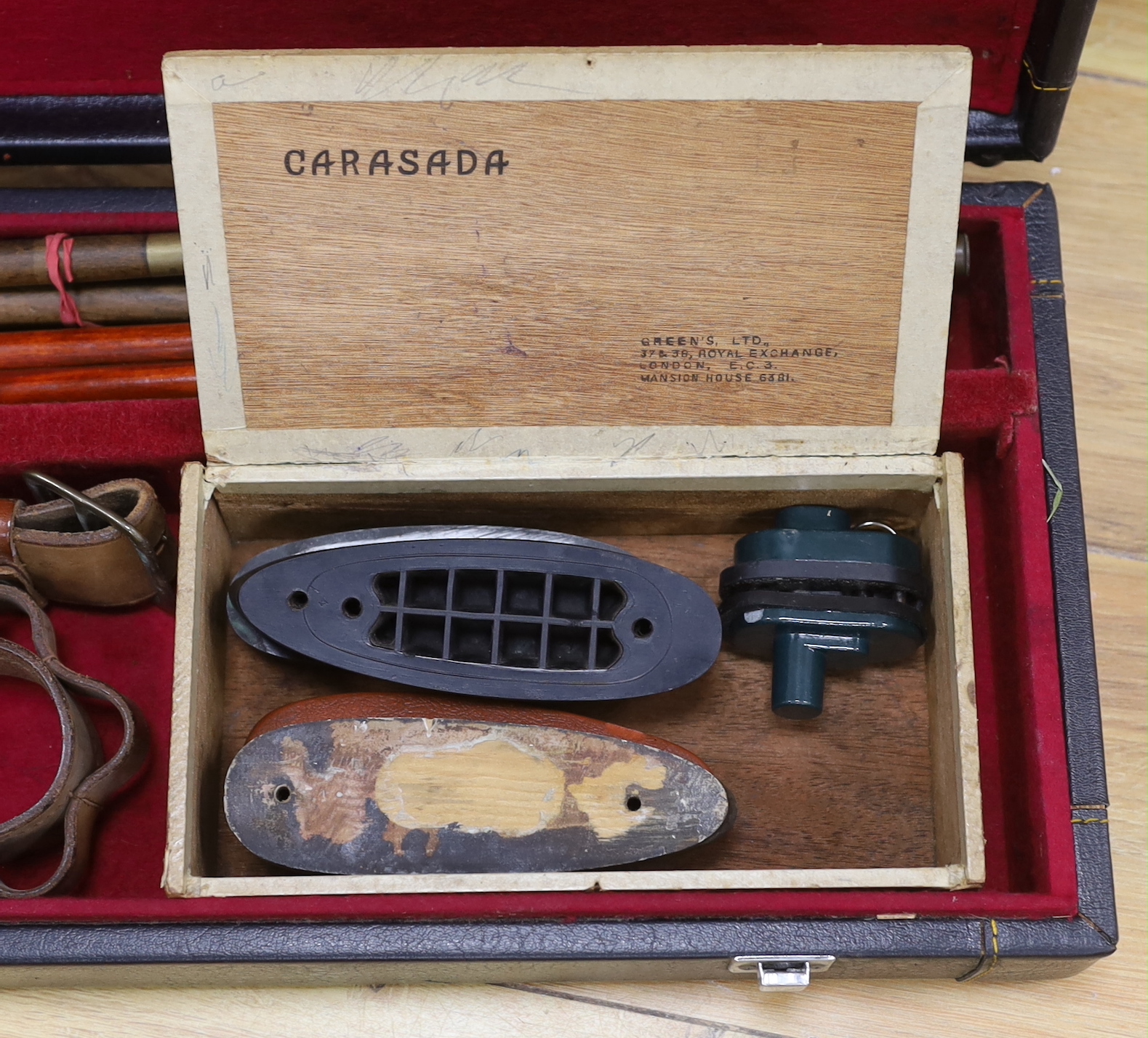 A gun case with fitted interior, 81cm wide